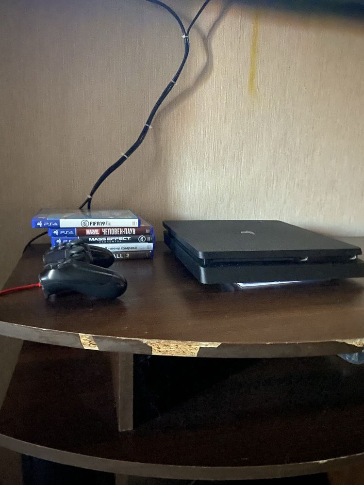 Продам Playstation 4 slim 500gb