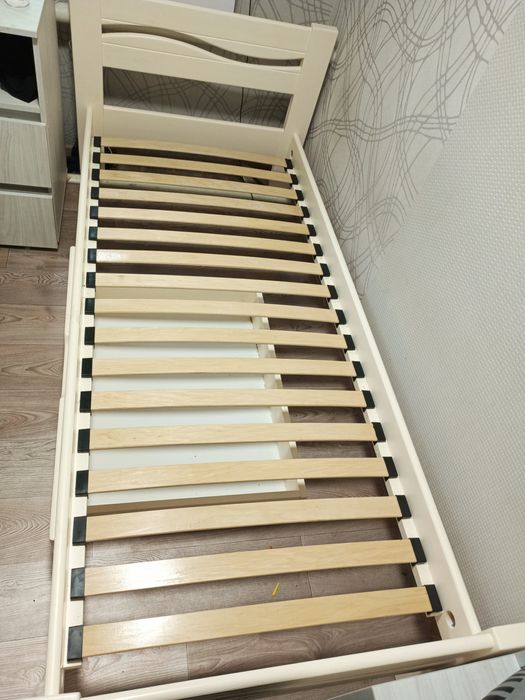 Кровать с дерева