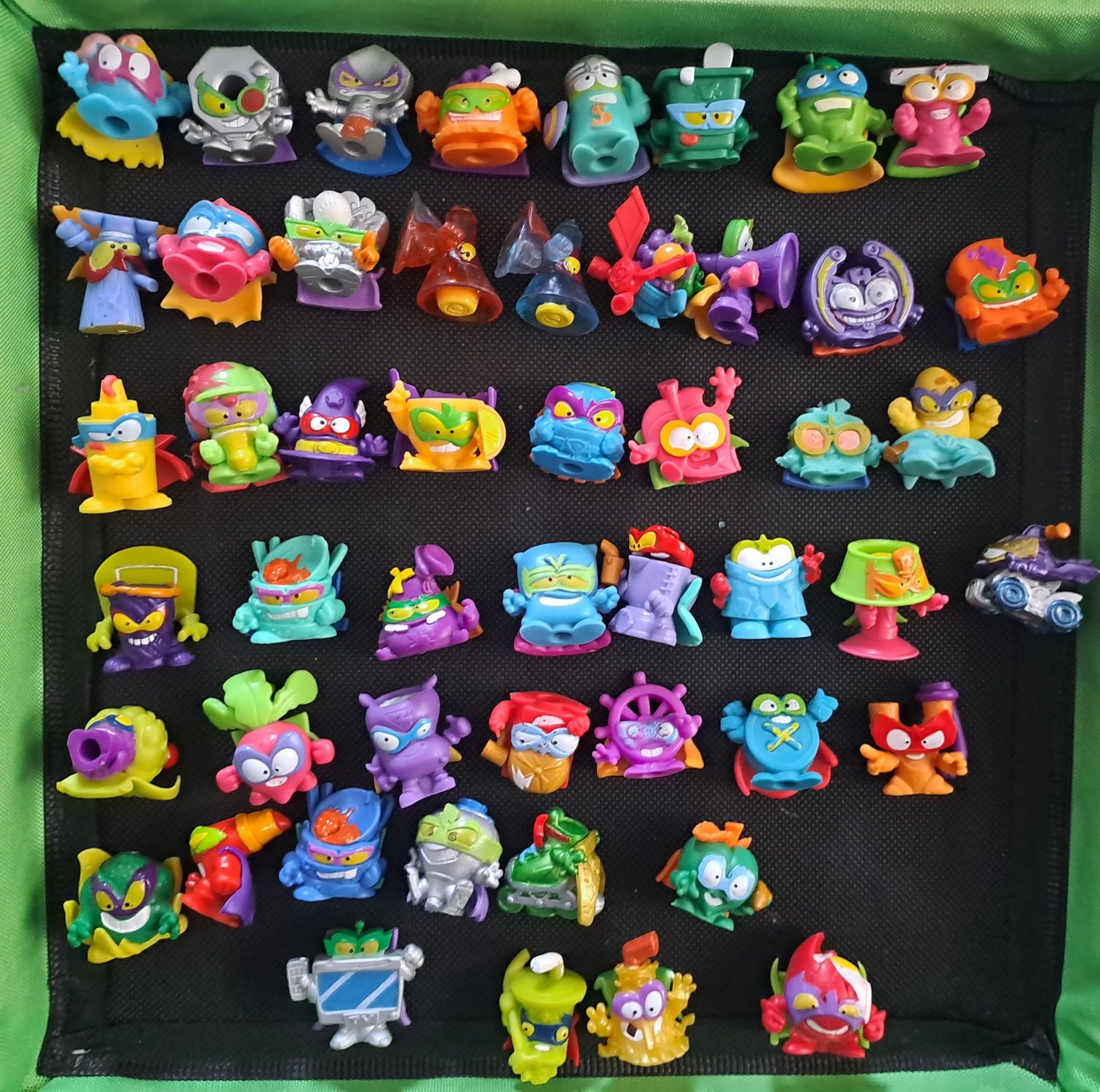 270 sztuk figurek Super Zings Super Things