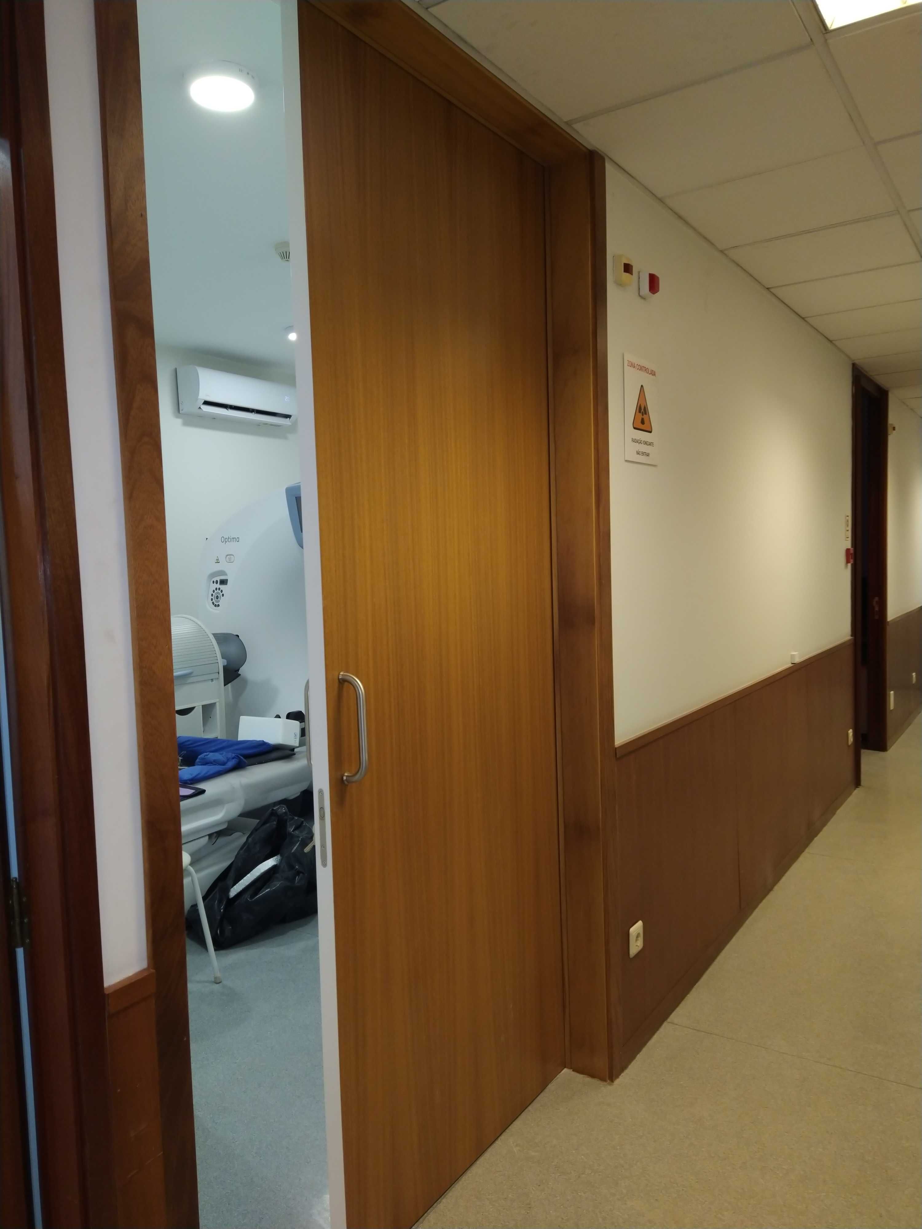 Portas para salas de TAC e RaioX