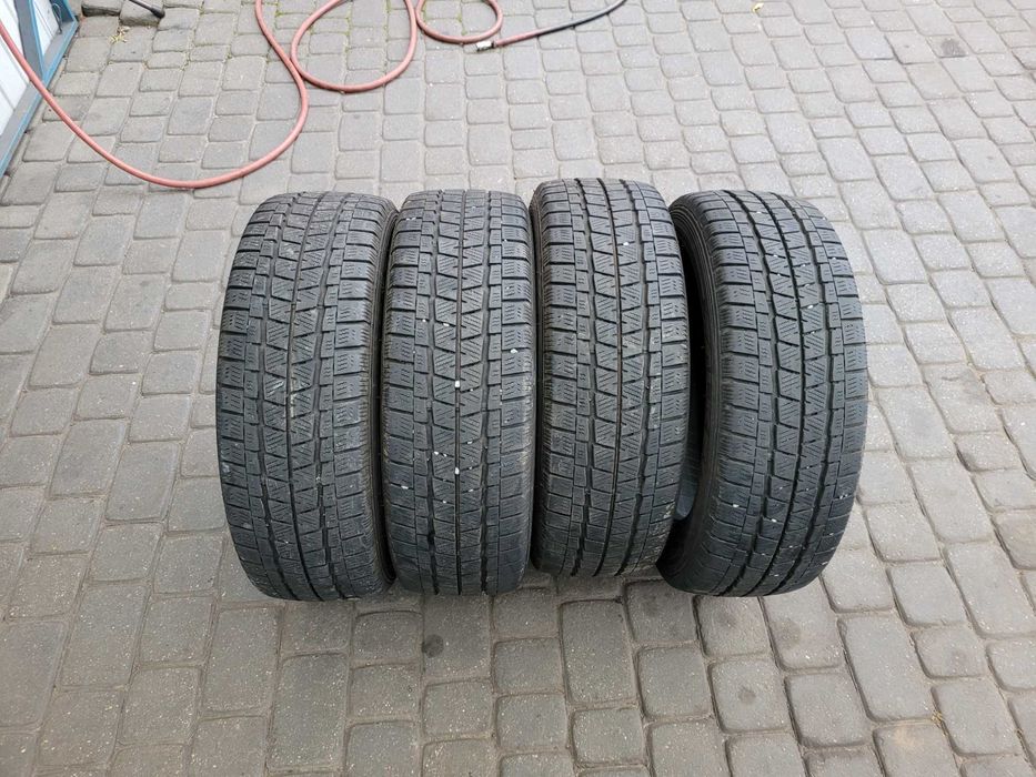 195 / 60  R  16C    Falken     Zima  / Komplet