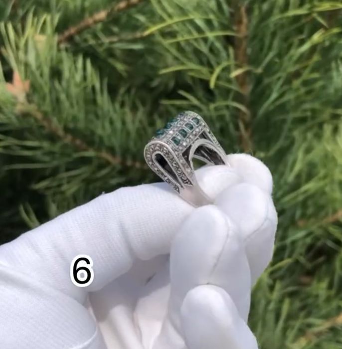Серебряное колечко с марказитами и зелёными камушками