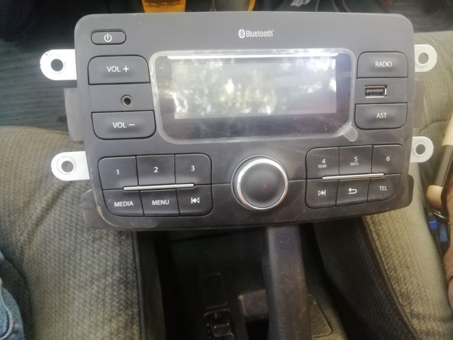 Магнитофон Renault, новый полностью