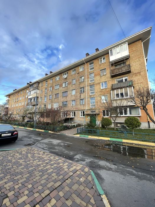 Продаж 1-к квартири Новосілки, вул. Садова 2, метро Теремки 10 хв