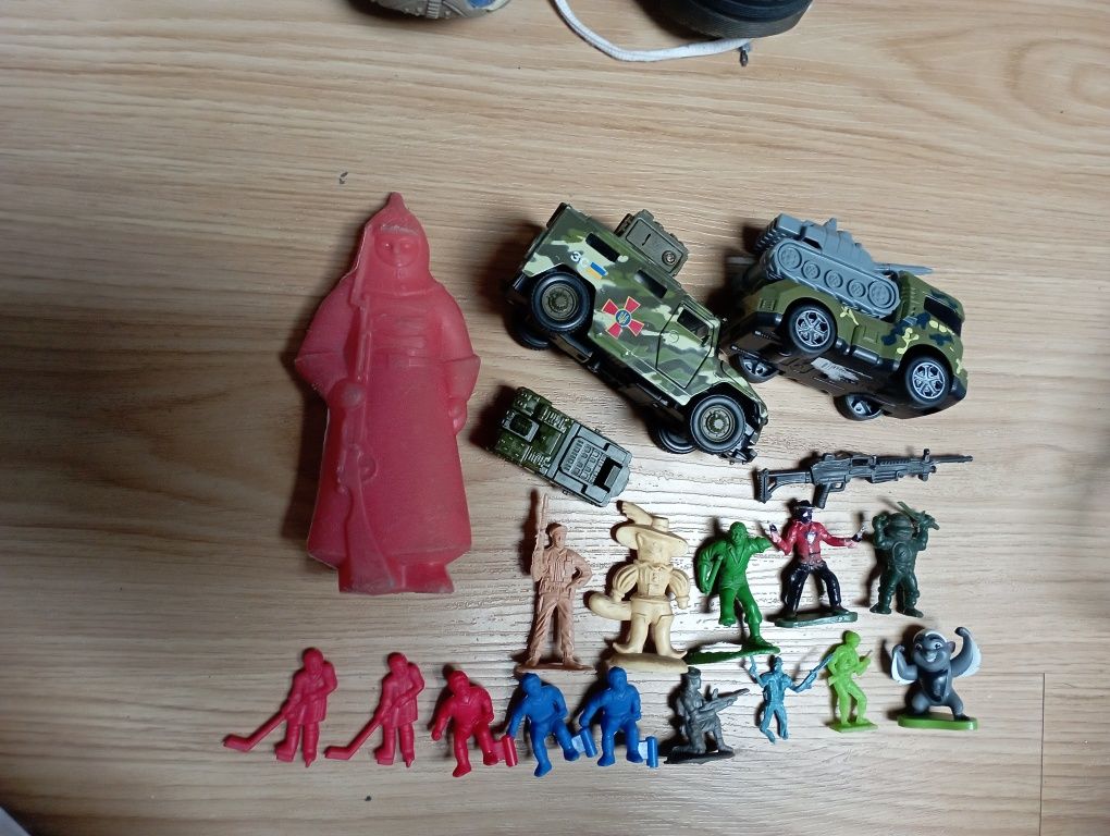 Іграшки  солдатики машинки військові  (цена за все)