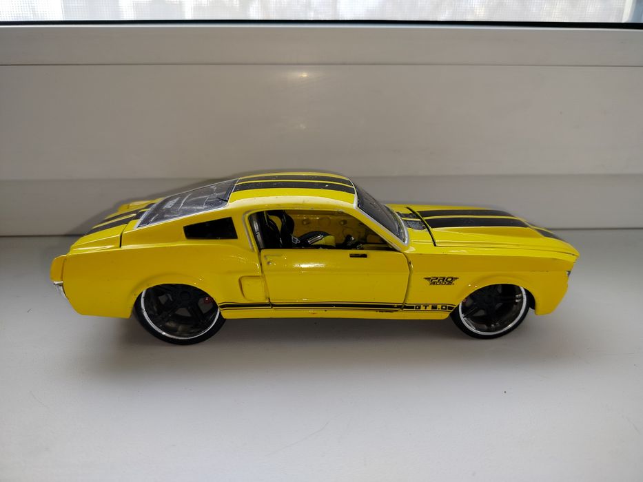Модель Ford Mustang GT 1967  (1/24)