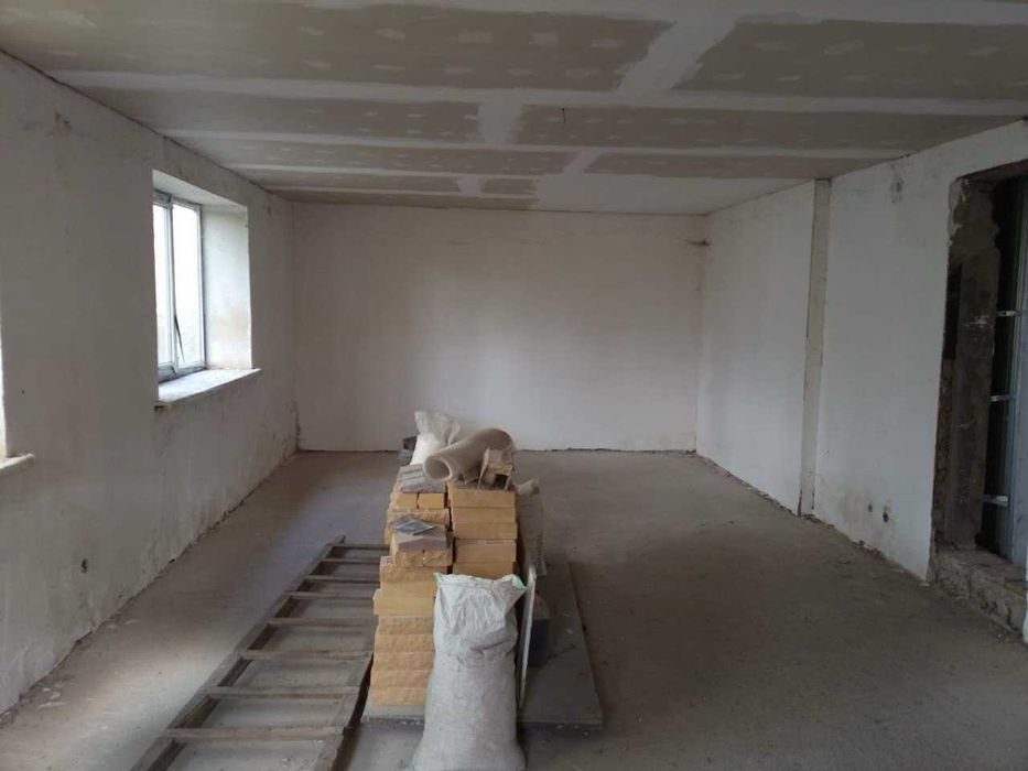 половина будинку в центрі м. Хмільника,  можливо під комерцію