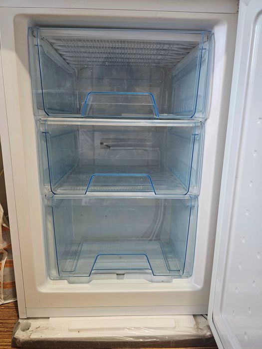 Морозильна камера ELENBERG FR 86