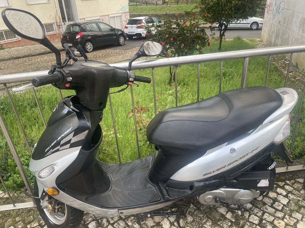 Peugeot Scooter 50cc + Bicicleta Elétrica Alpha Argento