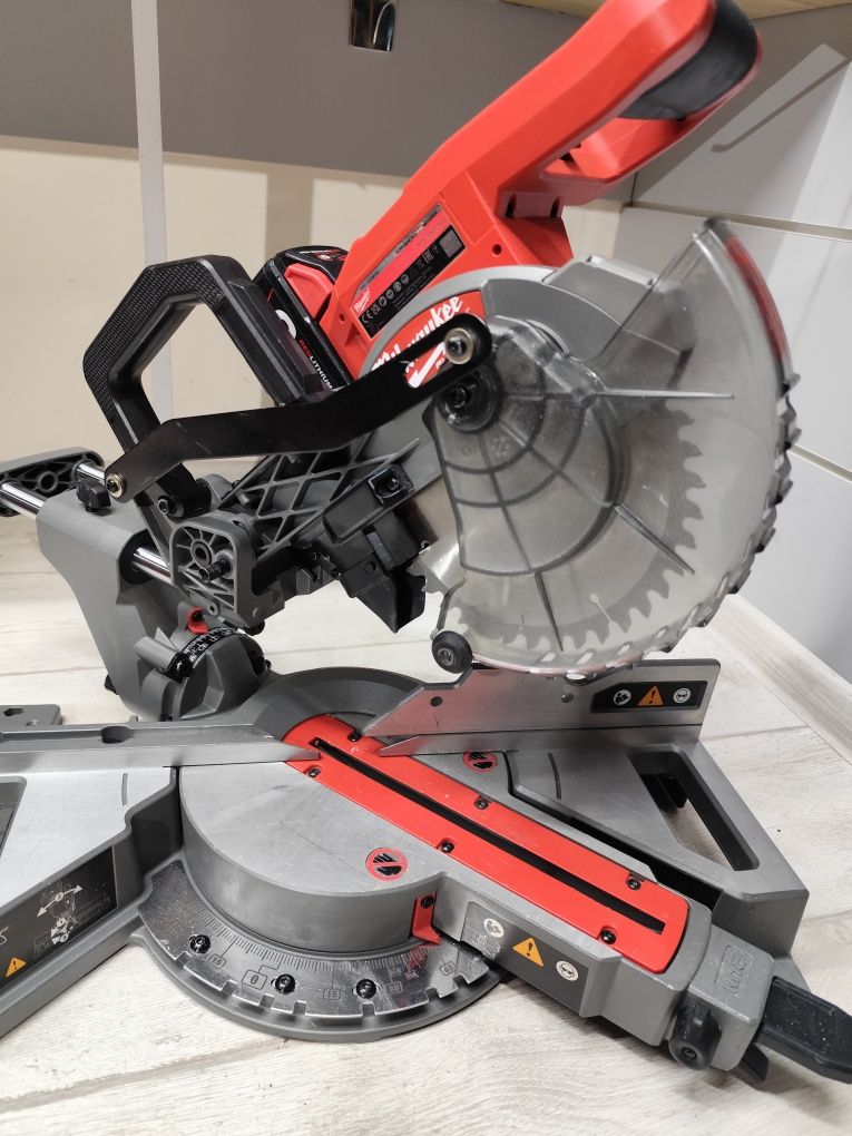 Milwaukee M18 FMS 190 безщіткова акумуляторна торцовка Мілвоке оригіна