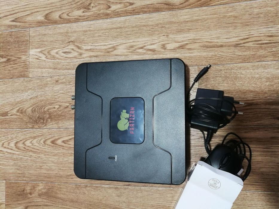 Видео регистратор Partizan гибридный