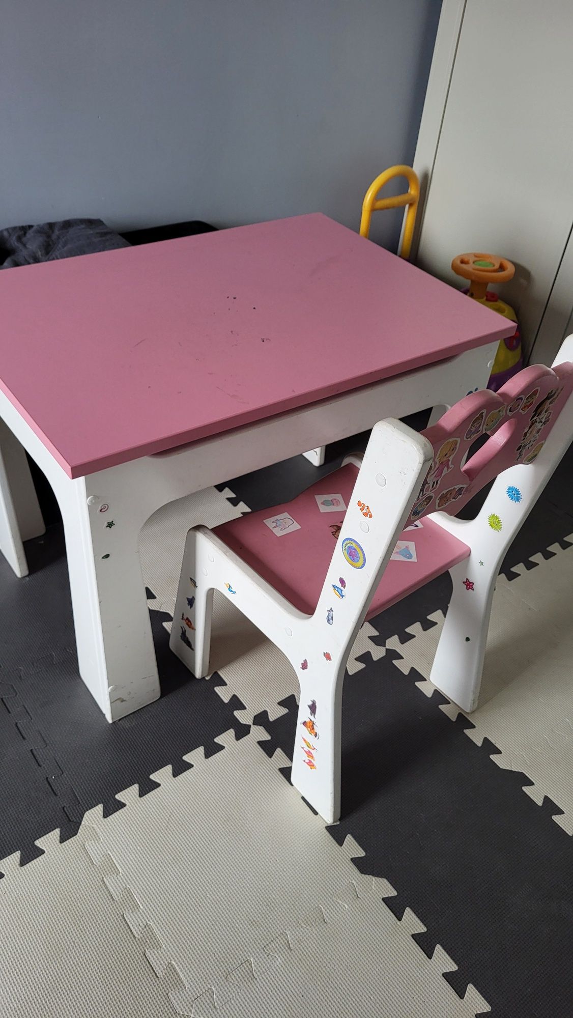 Stolik i krzesełko drewniane dla dziewczynki
