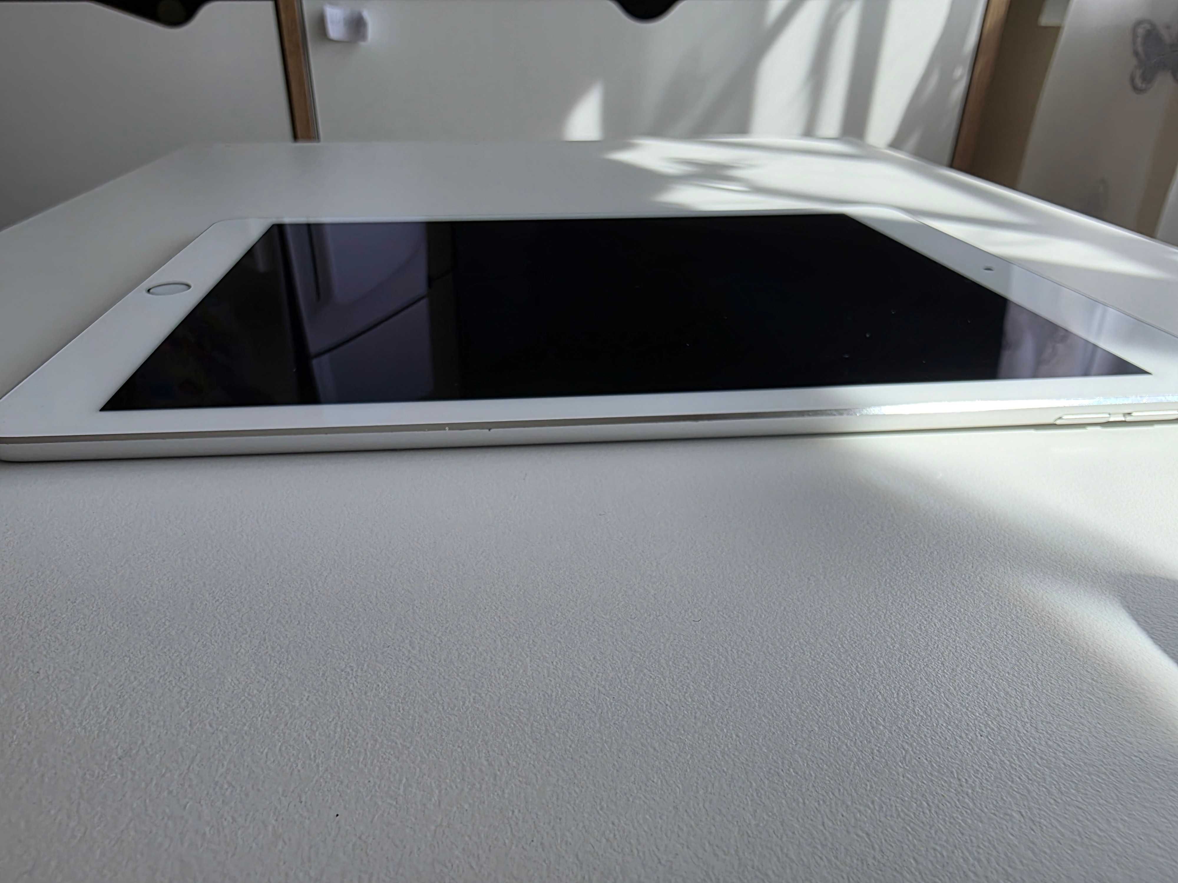 Tablet Ipad Pro 9.7 cali 32GB WI-FI  A1673 Srebrny Bateria 100%