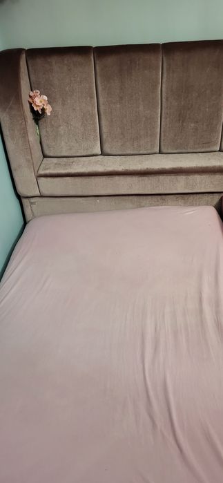 Łóżko dla dziewczynki, zagłówek plus stolik nocny