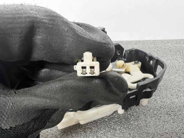 Fechadura / fecho da mala MAZDA 2 (DY)