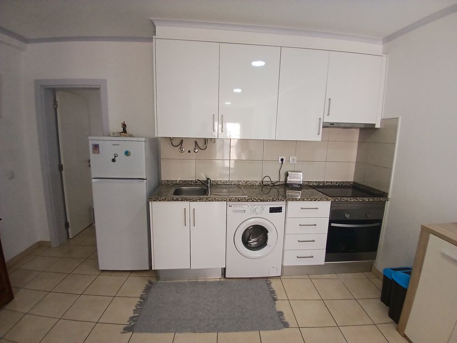 Comercio e apartamento T-2