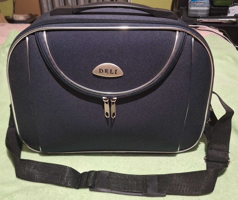 Kuferek kosmetyczka podróżna