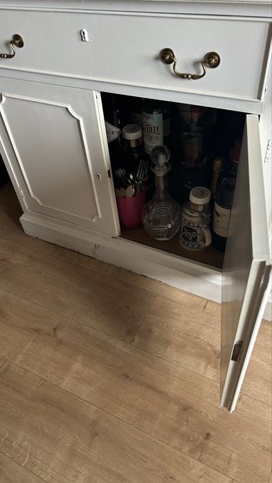 Móvel em madeira maçica