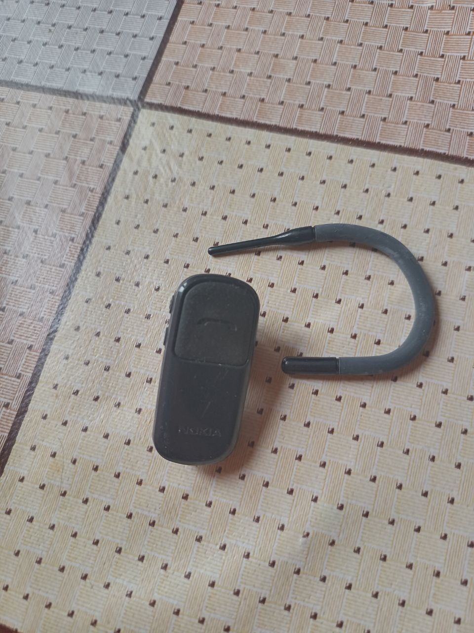 Блютуз гарнитура Nokia Bh104 с зарядкой
