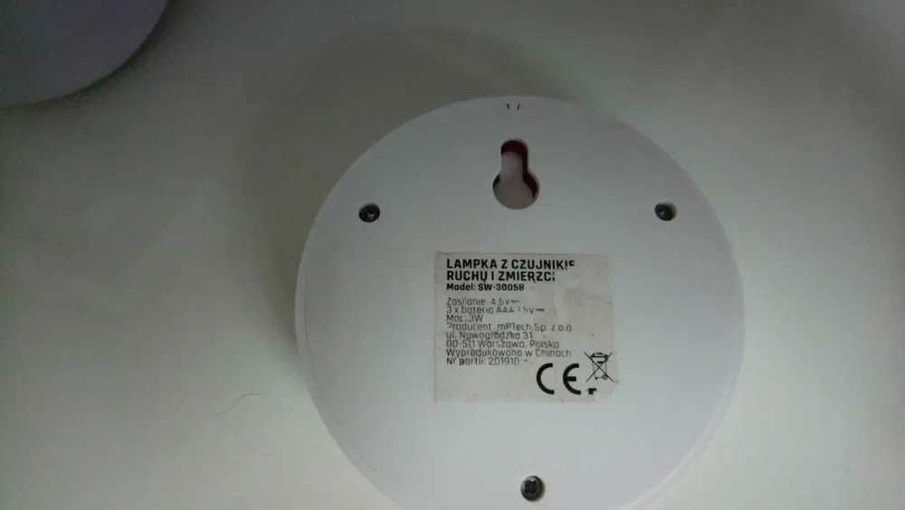 bezprzewodowa lampka led z czujnikiem ruchu i zmierzchu