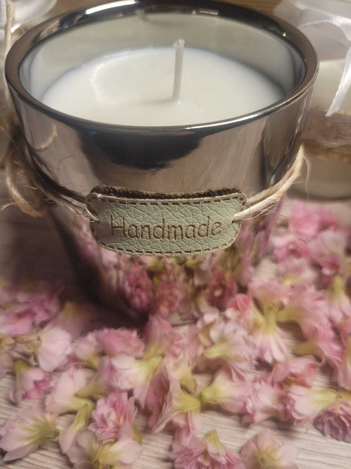 Świeca sojowa zapach Ylang-Ylang w srebrnym ceramicznym kubku