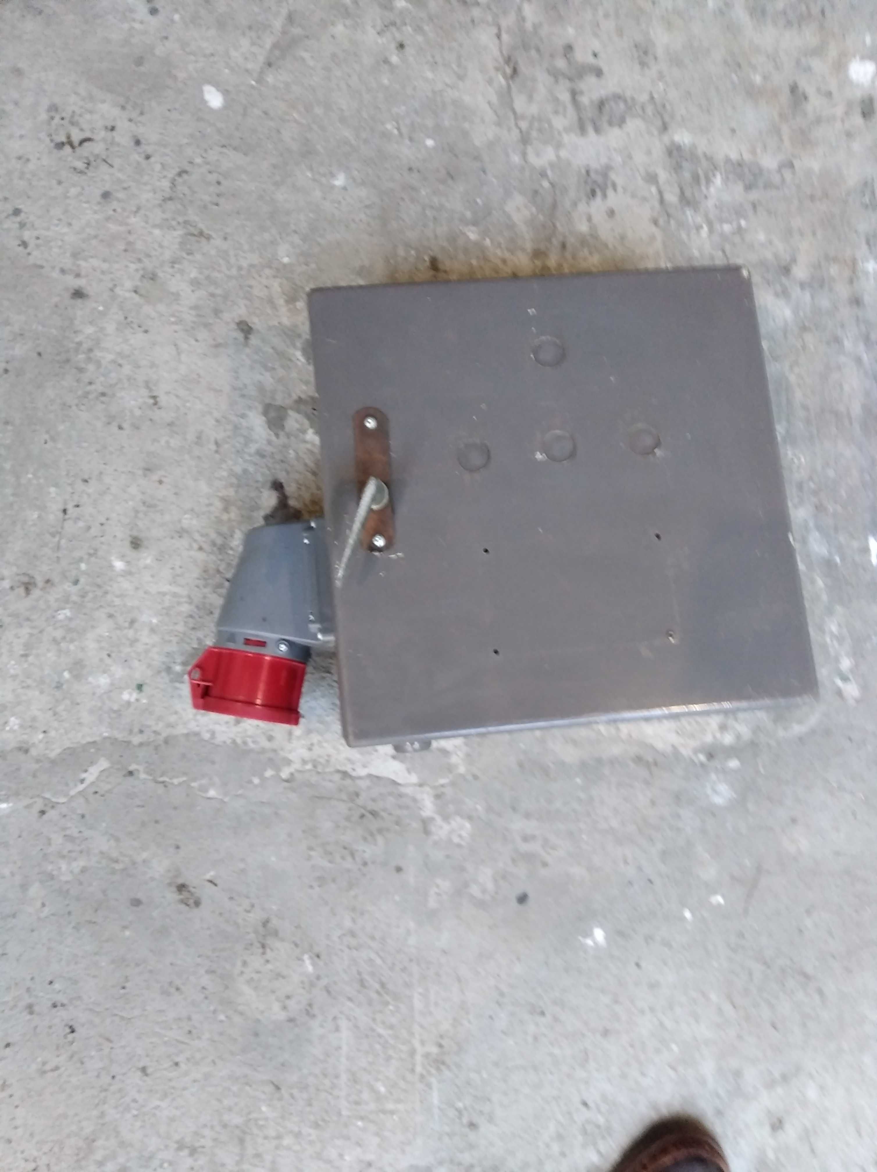 Rozdzielnia elektryczna ERBETKA 230V /400V + przedłużacz.