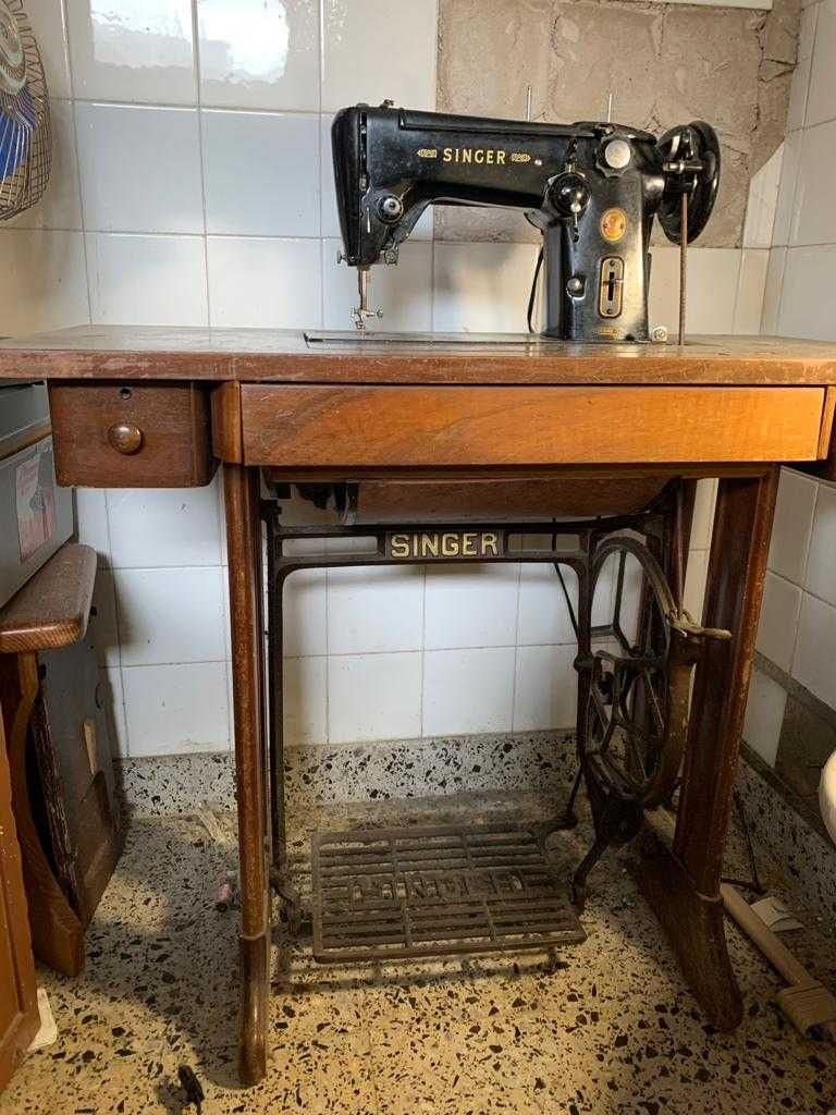 Maquina de costura Singer antiga