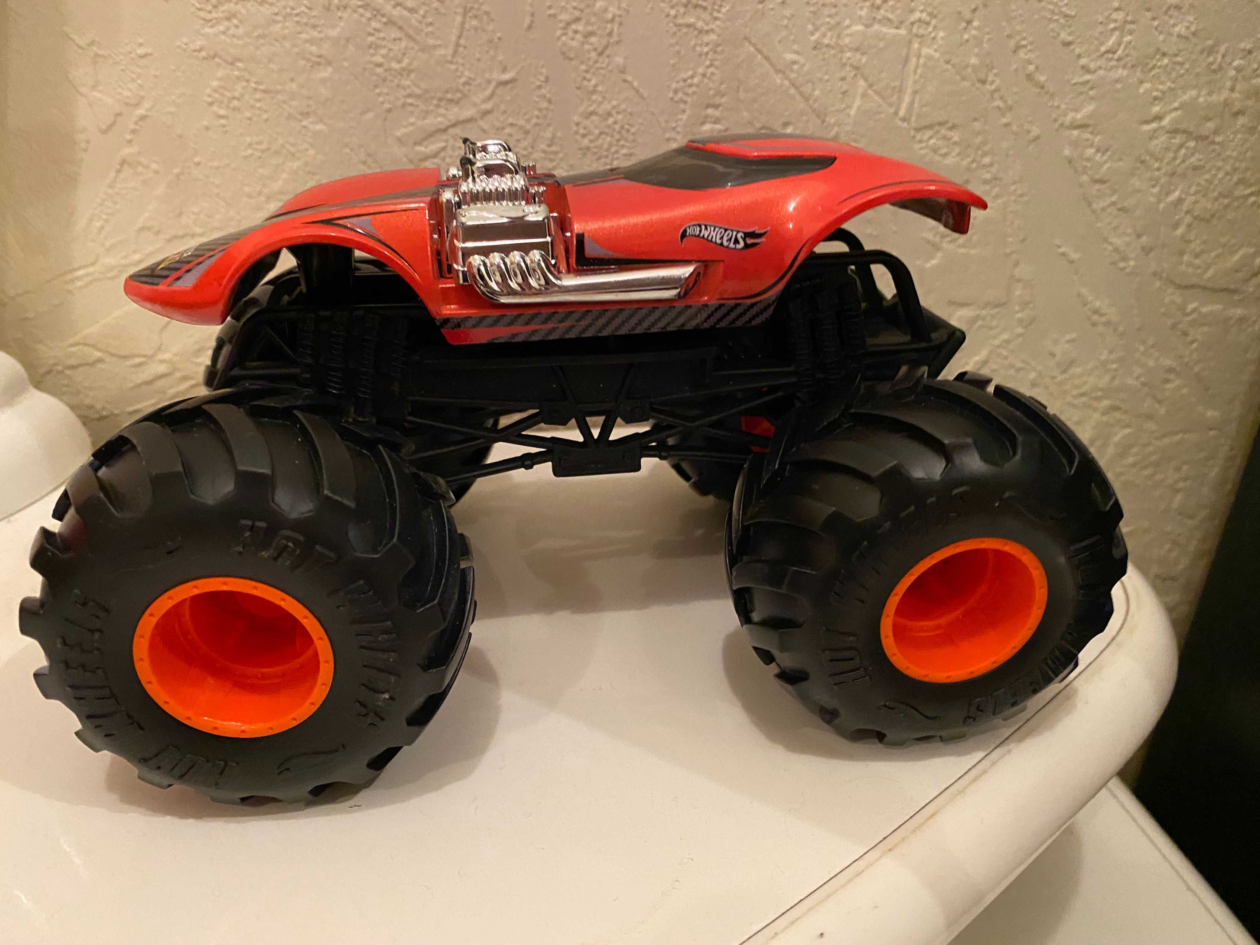 Базовая машинка Mattel Hot Wheels Monster Trucks Внедорожник