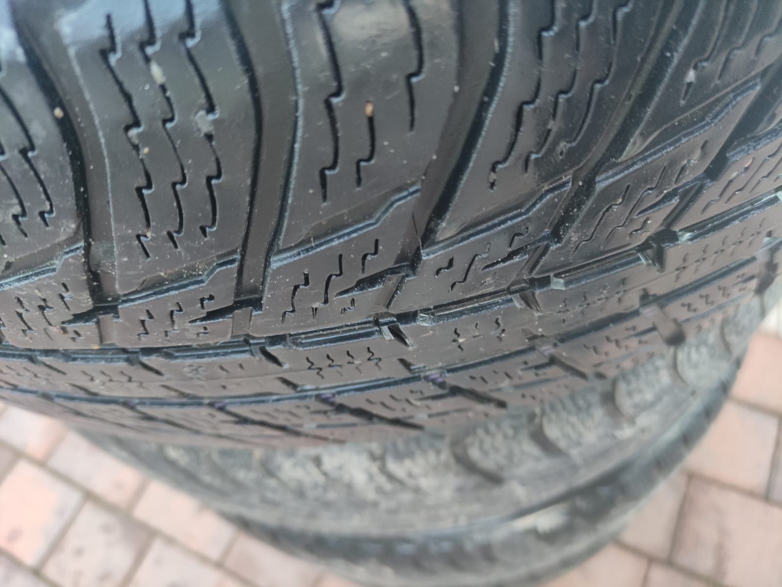 Opony Nokian 235/60 R18 zimowe 200zł komplet