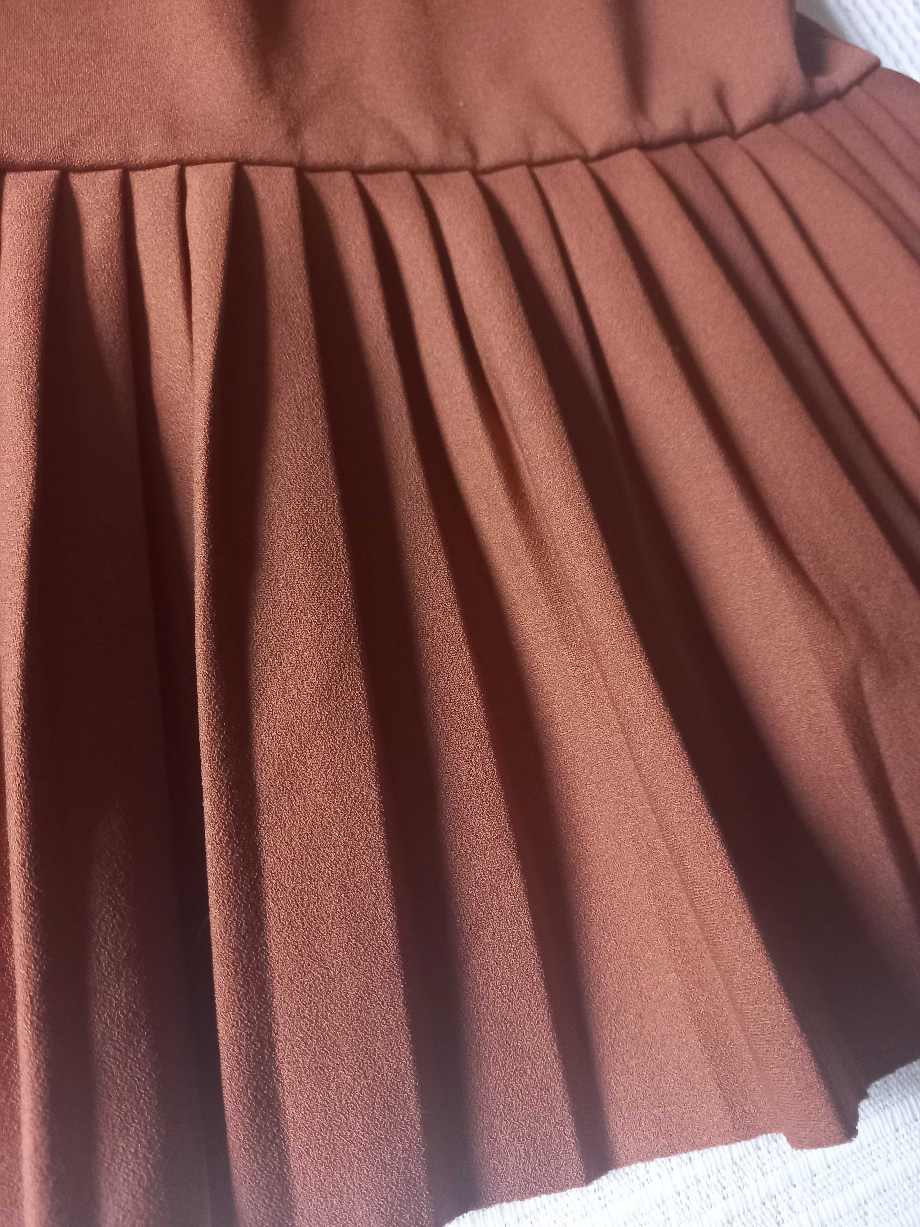 Vestido vintage, castanho, plissado, Tam 38 (Portes incluídos)