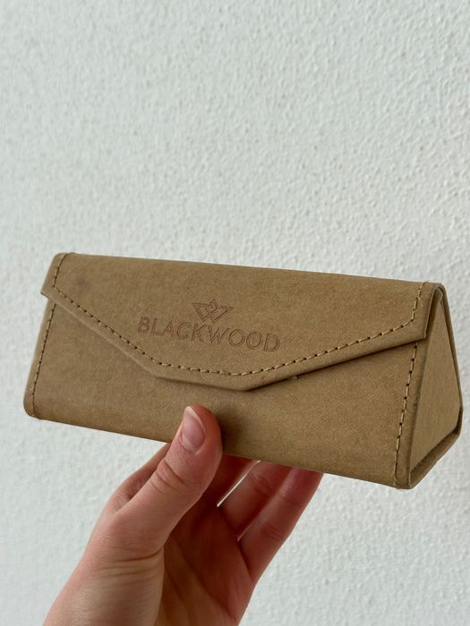 Óculos da marca ucraniana Blackwood, modelo de 2016