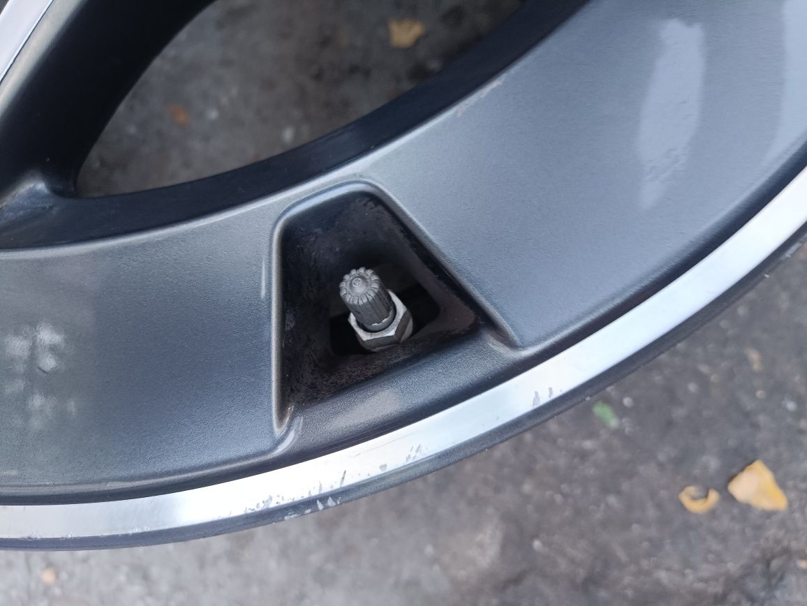 Mercedes Benz a206 AMG felga pojedyncza 18 cali 1700 ładna wysyłka