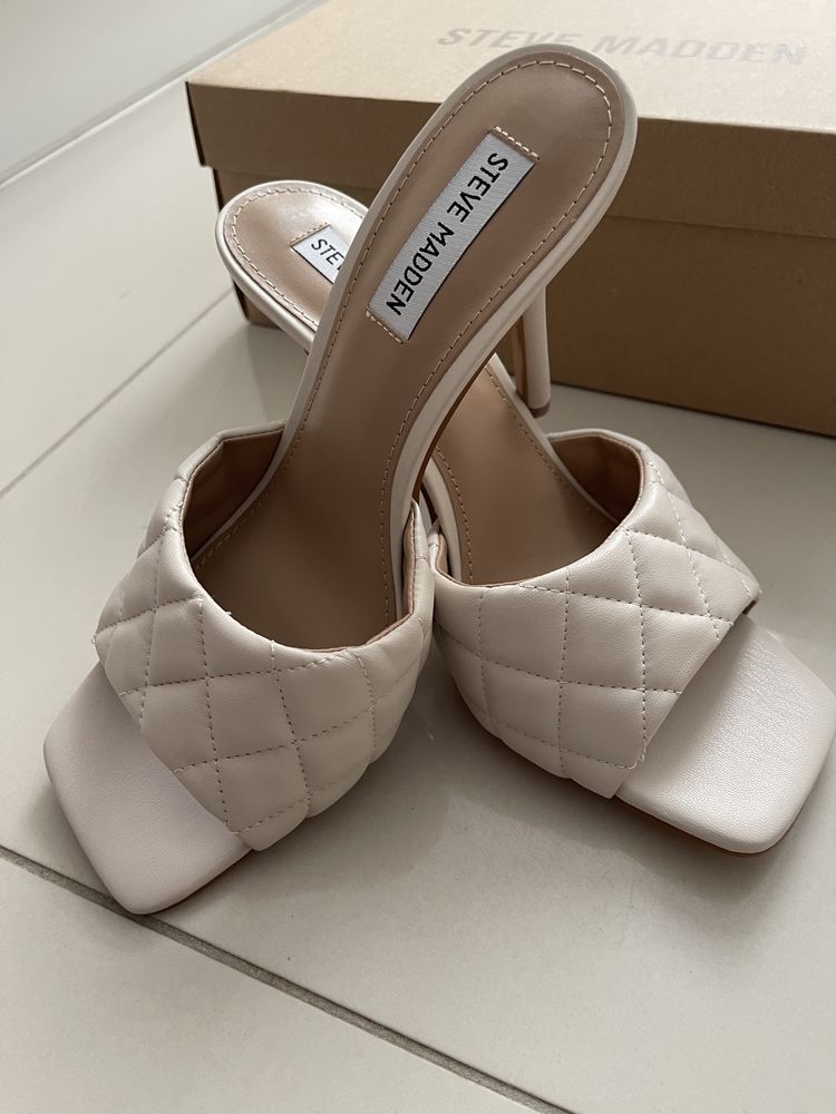 Klapki STEVE MADDEN Signify rozmiar 40 beżowe nowe z metką