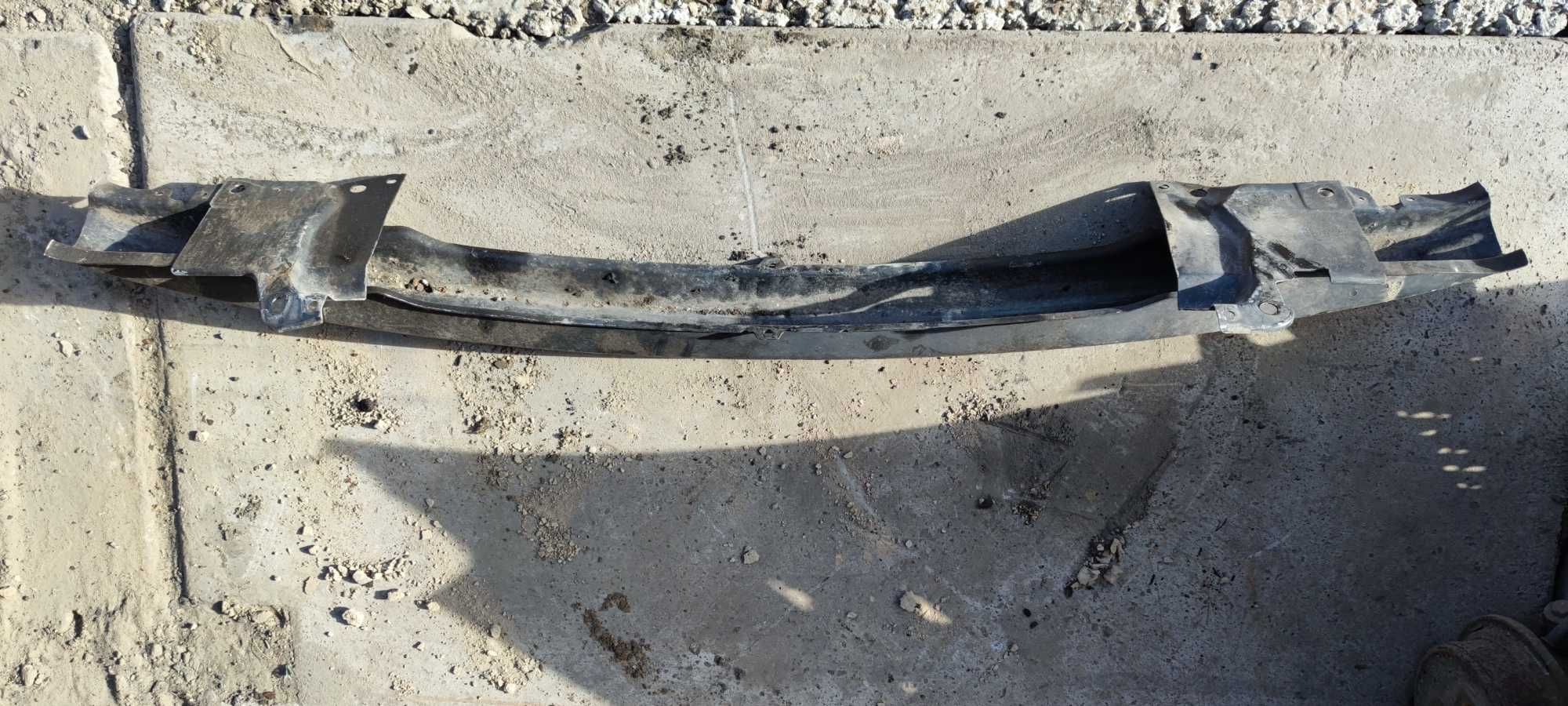 Volkswagen VW Bora Wzmocnienie Zderzaka Przód Belka Przednia