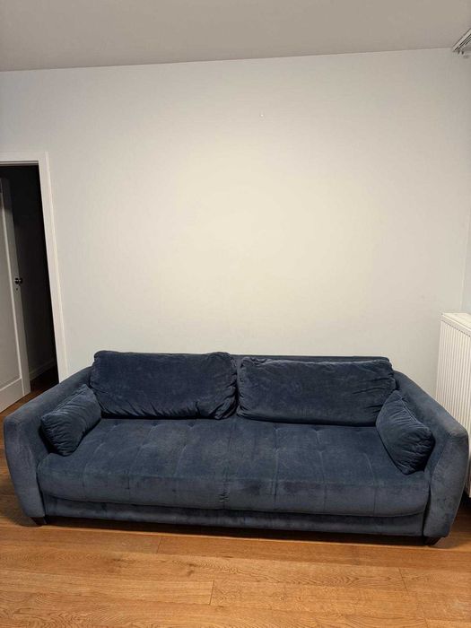 Rozkładana sofa z poduszkami i miejscem do przechowywania - granat