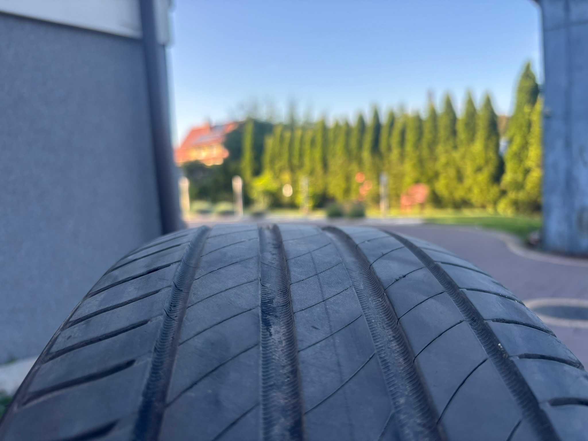 Michelin Primacy 4  215/55/R17  Pirelli Cinturaton P7  225/55/R17