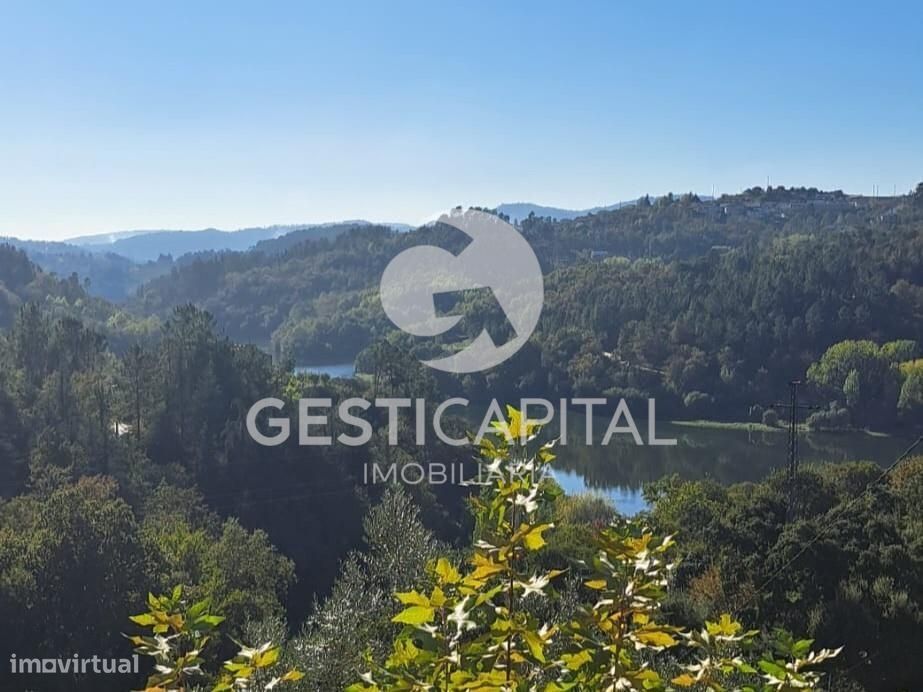 Quinta com vista rio Tâmega e duas moradias para recuperar