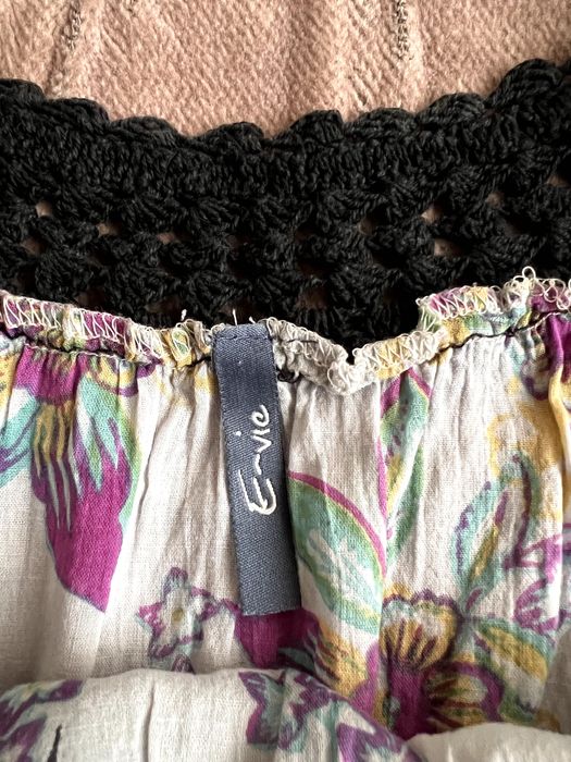 Bluzka E-vie - cekiny, dekolt na szydełku - rozm. 38/40 - 100% bawełna