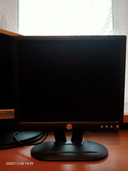 Monitor DELL 1280x1024 regulowany