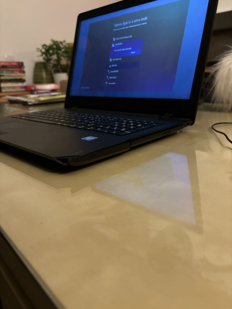 Laptop Lenovo.