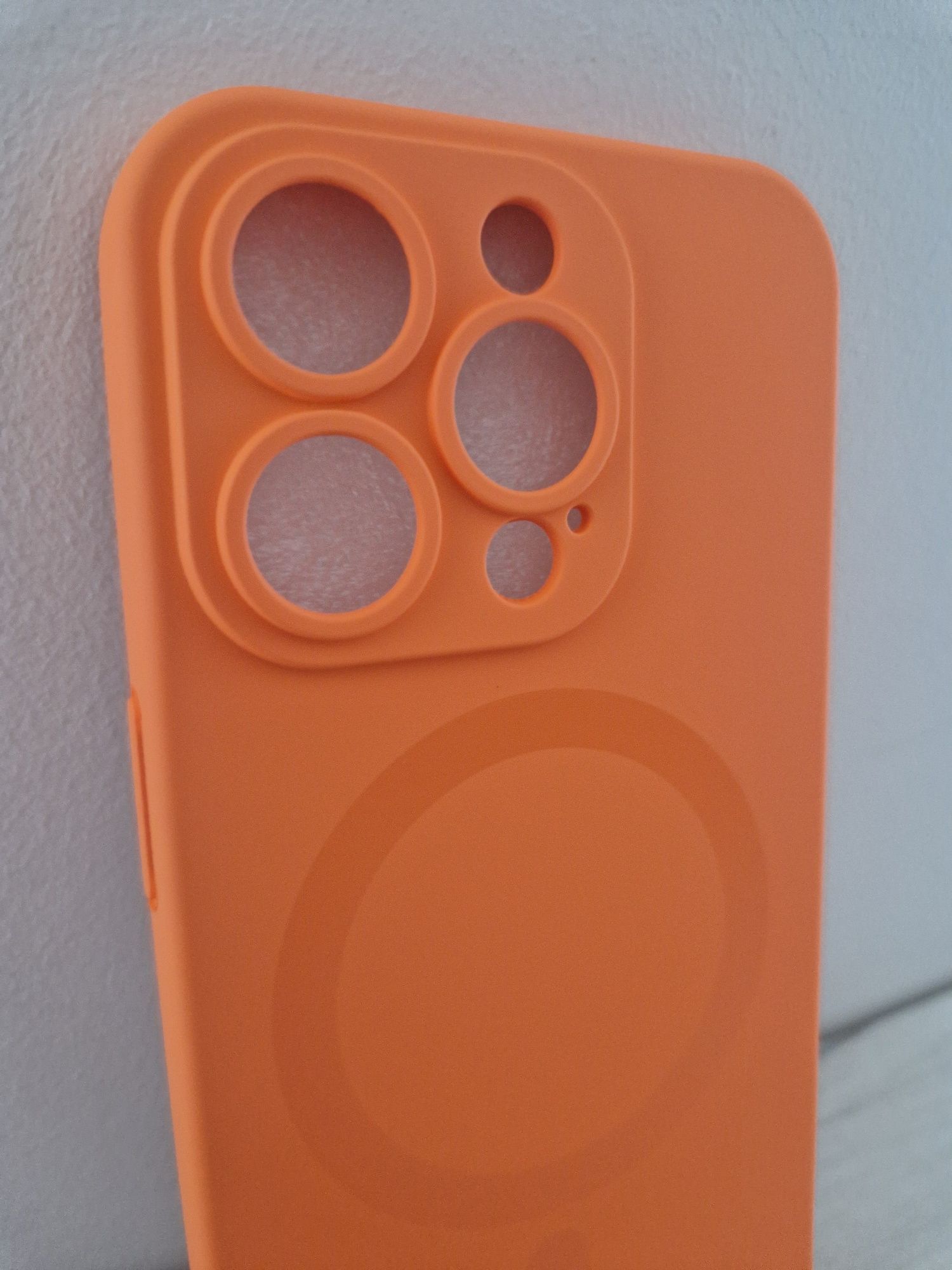 TEL PROTECT MagSilicone Case do Iphone 15 Pro  Pomarańczowy