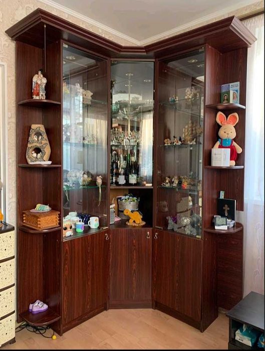 Дві кутові ексклюзивні шафи