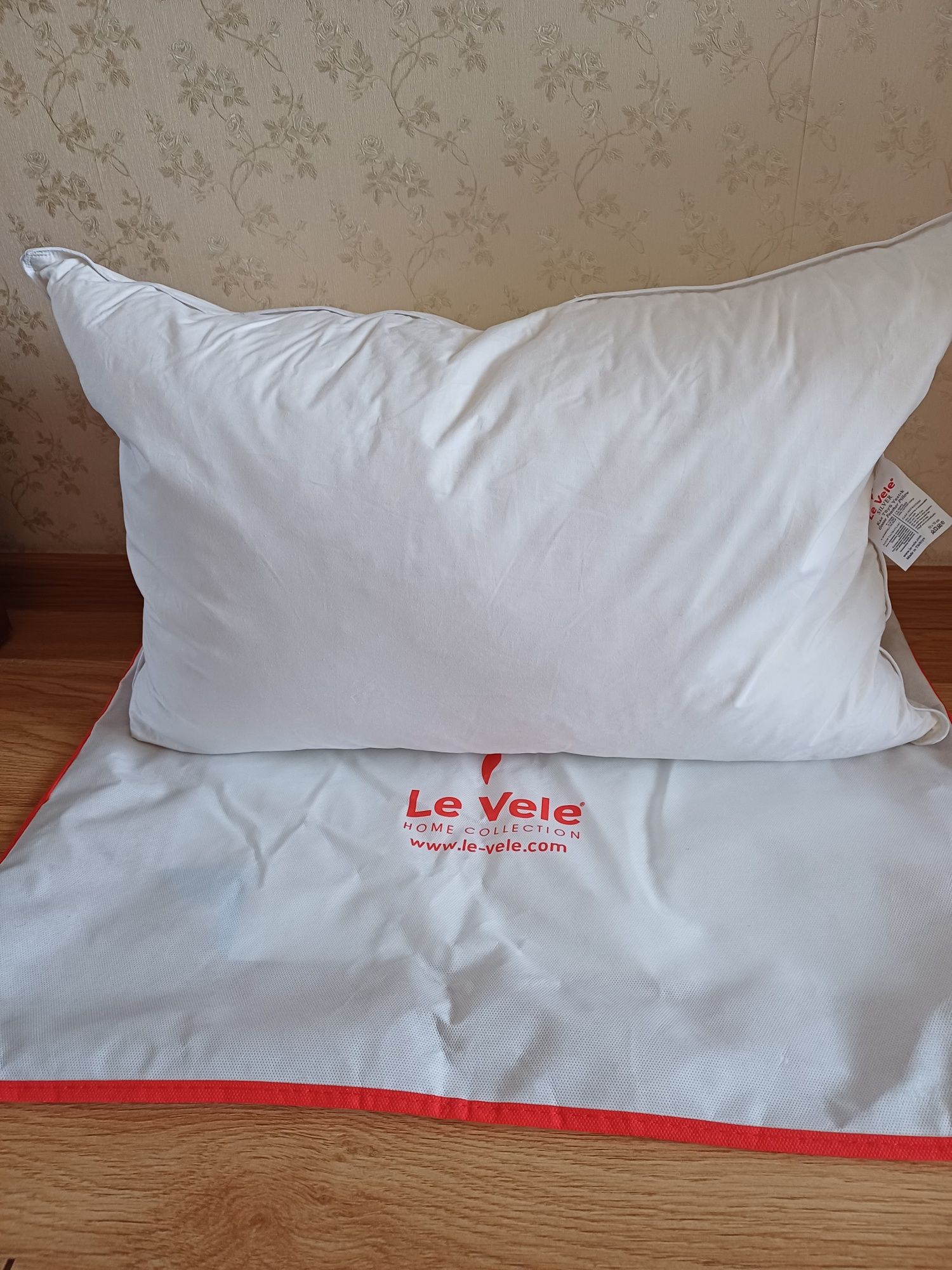 Подушка  перова ТМ  Le Vele нова.