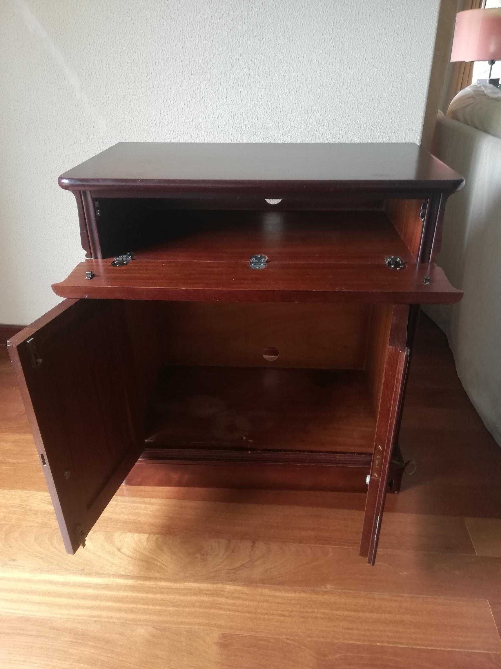 Móvel para Bar /TV com assinatura do fabricante