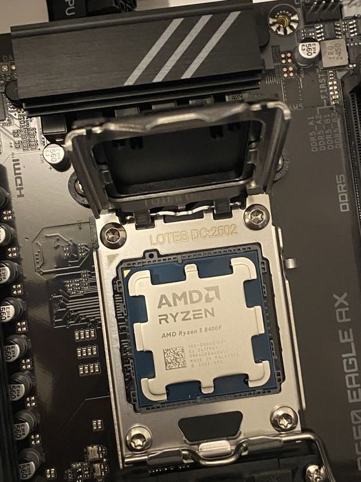 Procesor AMD Ryzen 5 8400F