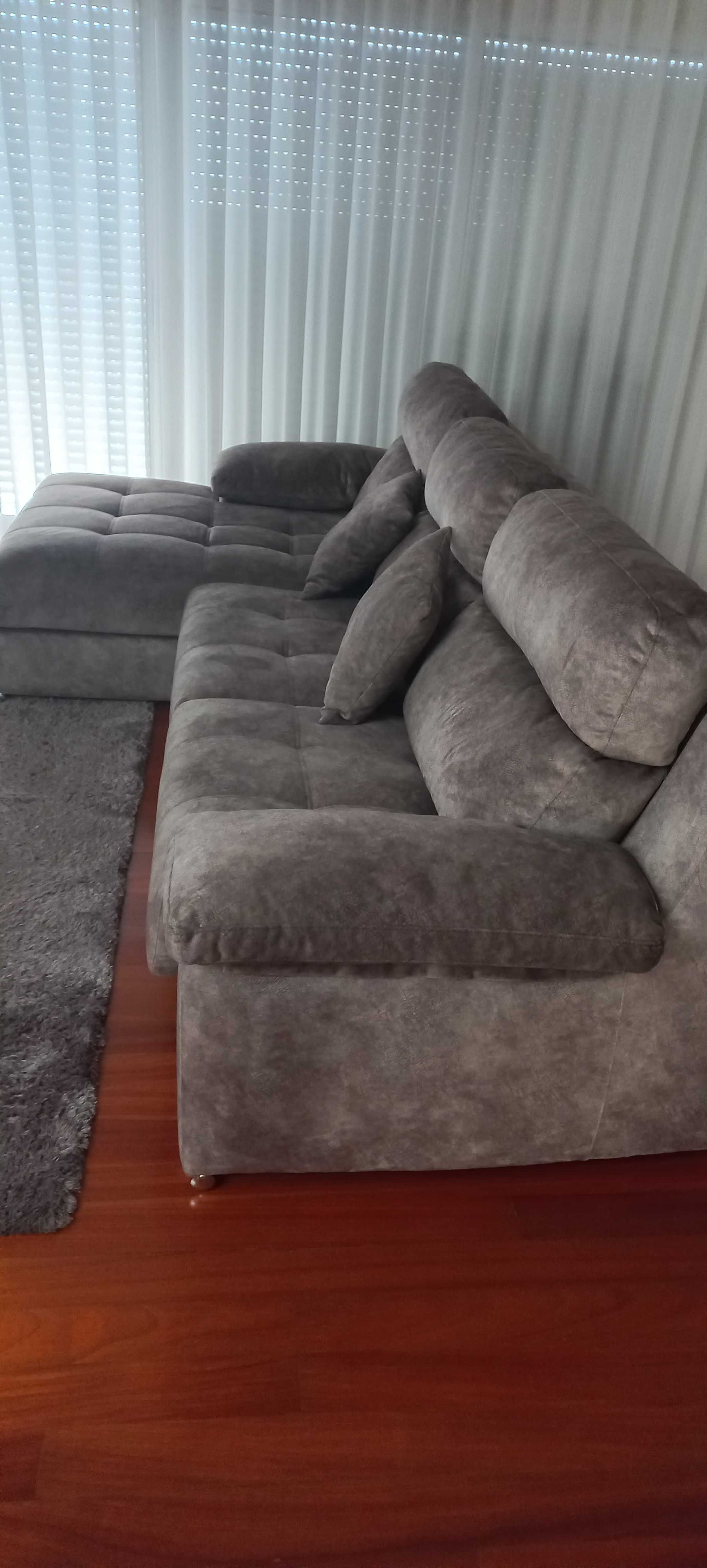 Sofá com chaiselong castanho com 2,80x120 como novo.