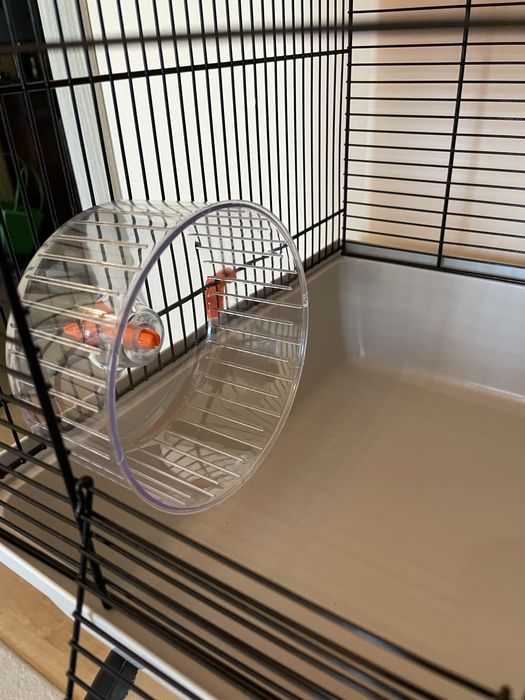 klatkę dla małych zwierząt.