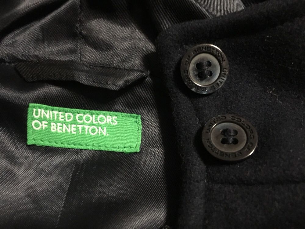 Продам шерстяное пальто на девочку BENETTON