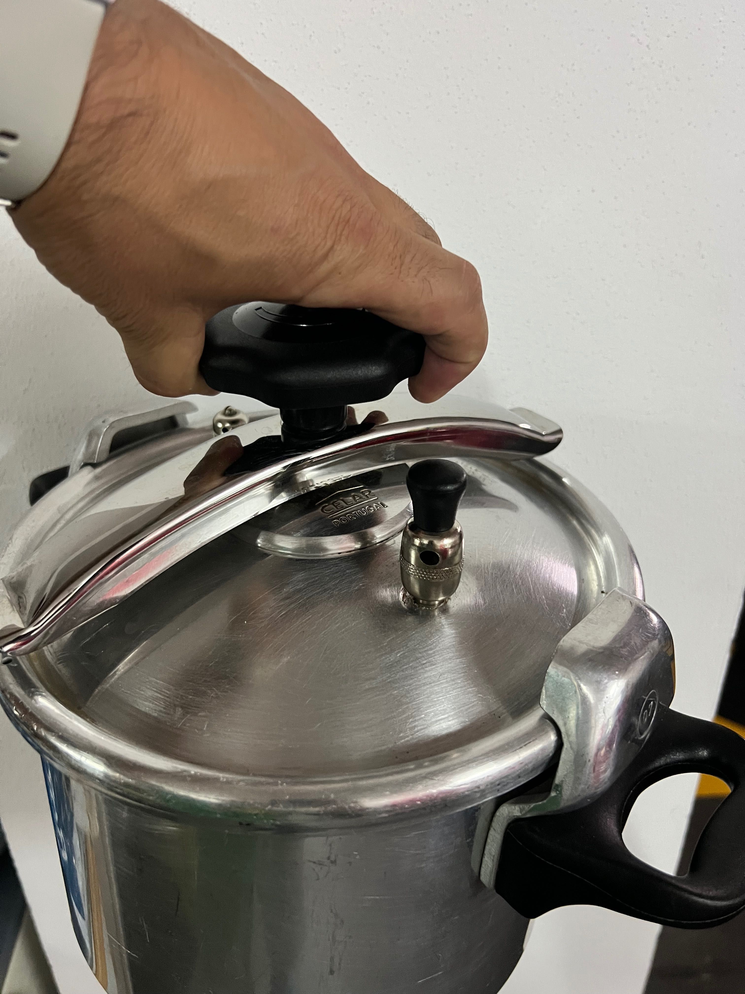 Panela de pressão Celar