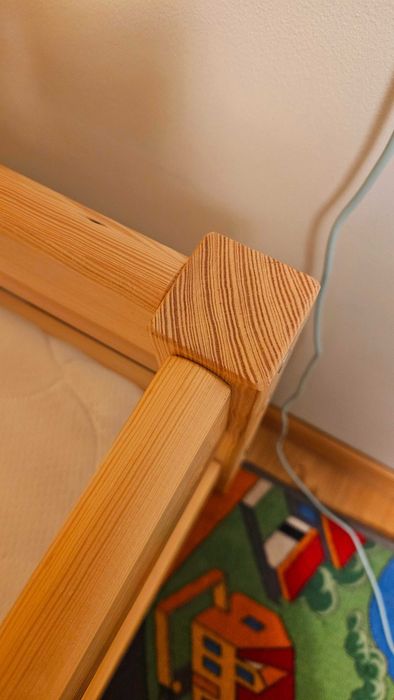 Łóżko 160 x 80 cm, lite drewno, materac, stan bardzo dobry